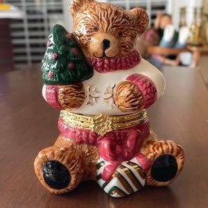 Charter club, winter garland teddy bear mini box with closure.